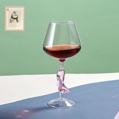 Creative high-footed red wine glass, high-looking high-heeled shoes, wine, home atmosphere, champagne glass